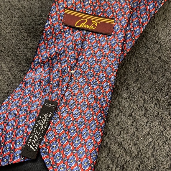 Arnie Men’s 100% Silk Tie Red Blue OC7 - Picture 3 of 3